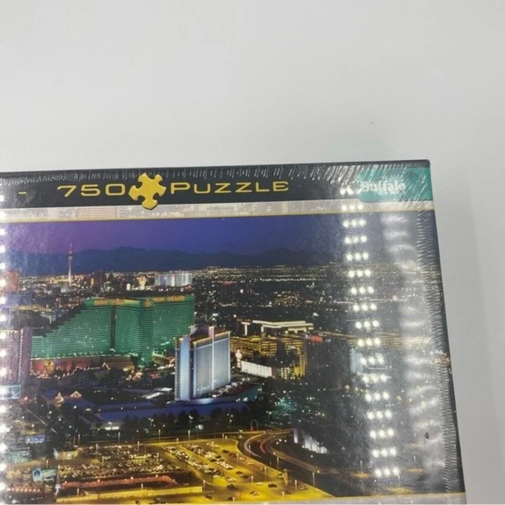 NIB NWT Buffalo‎ Games Panoramic Puzzle Las Vegas, Nevada 750 Puzzle